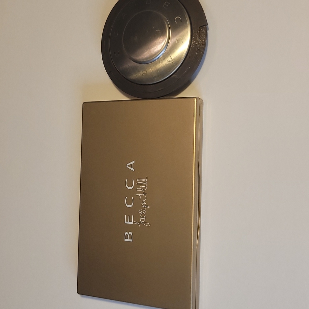 Becca Jaclyn Hill Chqmpagne Glow Palette and Full size Champagne Pop highlighter